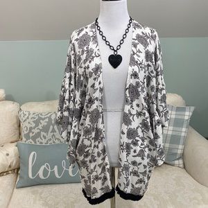 NWT Coco + Carmen Women’s Floral Kimono Jacket